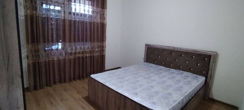 Pushkin metrosi yaqinida sherglikka yoki oilaga kvartira bor