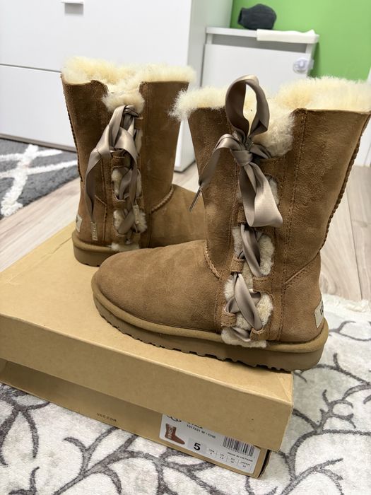 Vand ugg  noi stare foarte buna