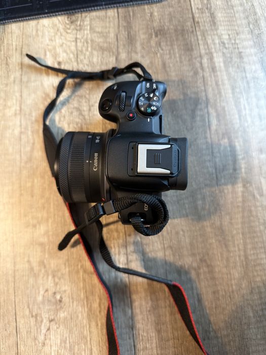 Vand Kit Canon EOS R50 cu 2 obiective (18-45mm, 55-210mm)