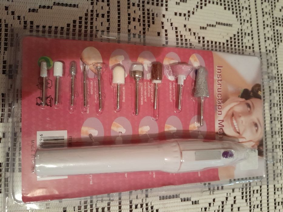 Електрическа пила и шаблони за маникюр