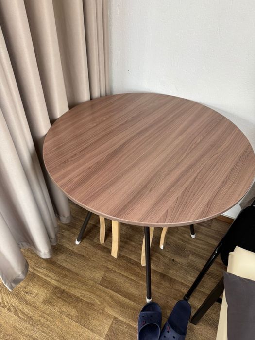 Продам стол Zeta