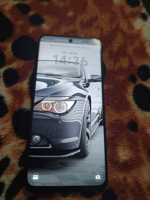 Vând schimb cu iPhone