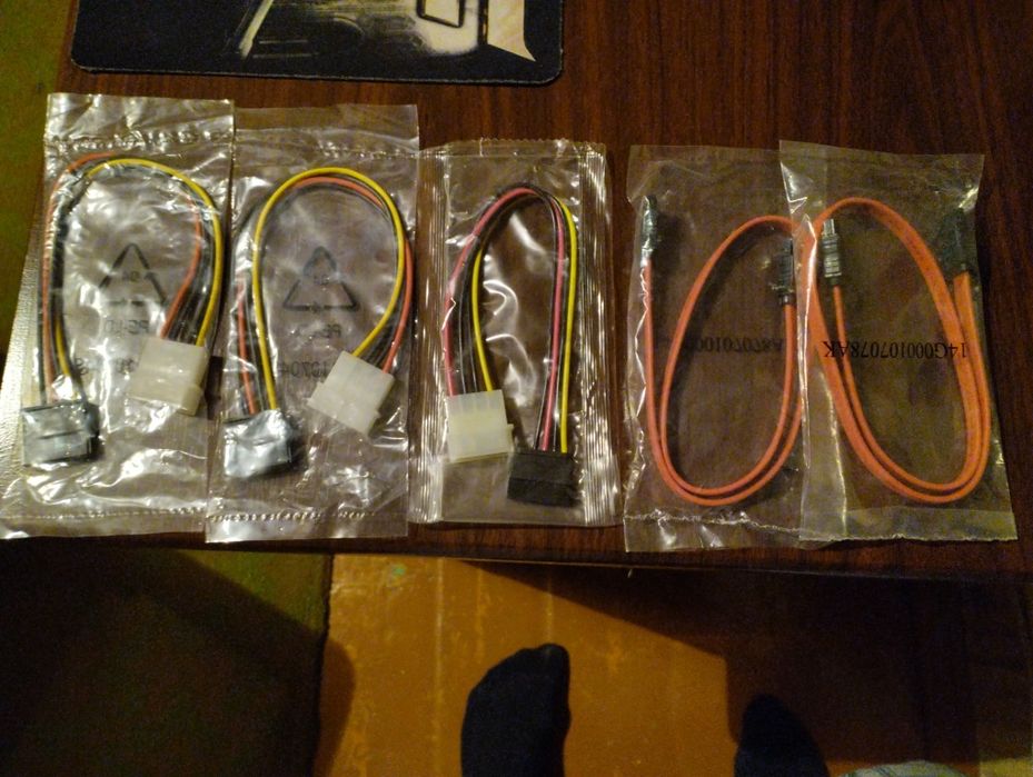 Продам   перхдники питания еше сата