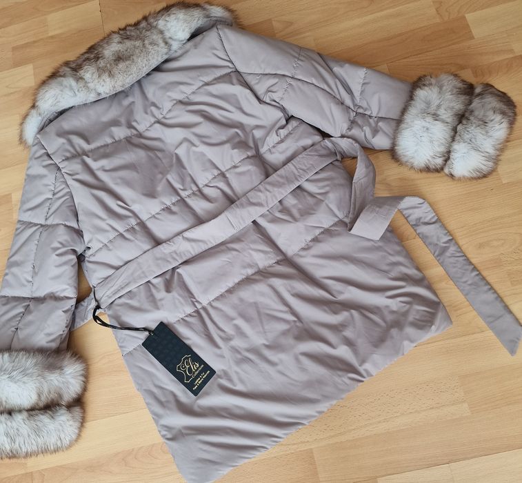 Haina dama, material textil impermeabil, guler detasabil blanita naturala vulpe