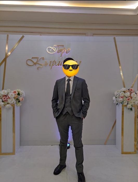 Продам костюм тройка 48 размер