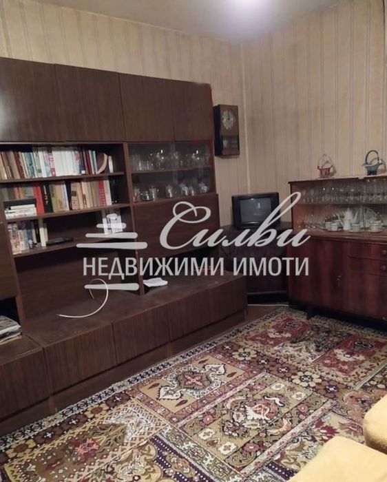 Самостоятелна двуетажна ТУХЛЕНА къща с ГАРАЖ - гр.Нови Пазар.