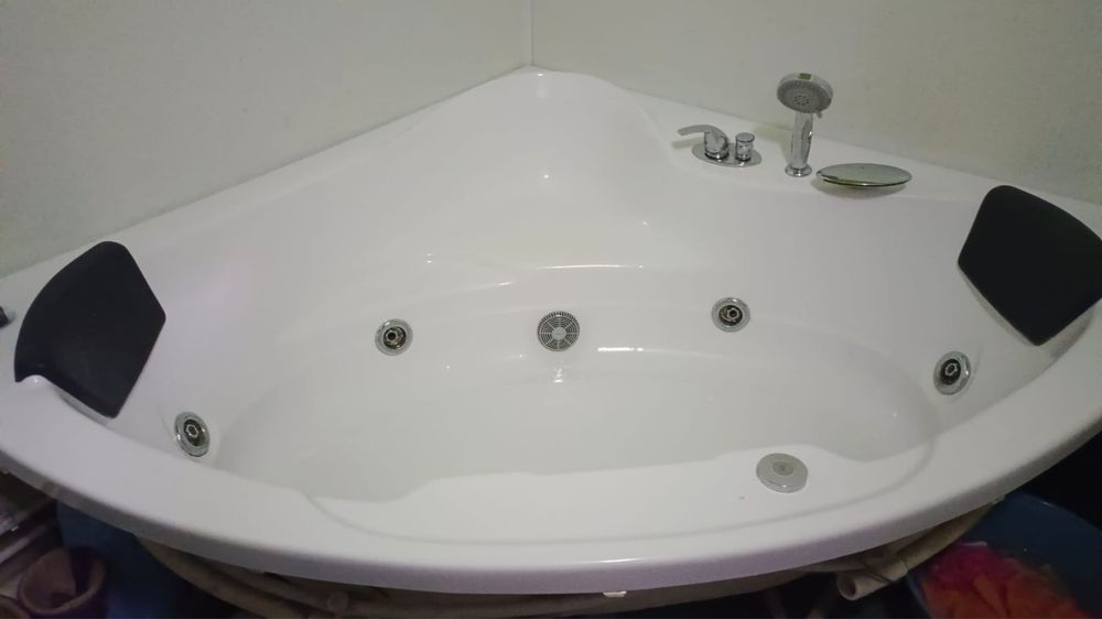 Продаем  джакузи