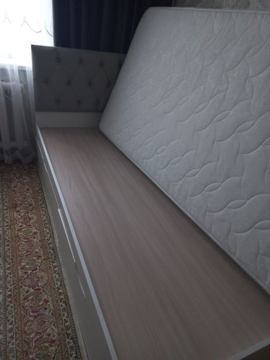Продам односпальную кровать.