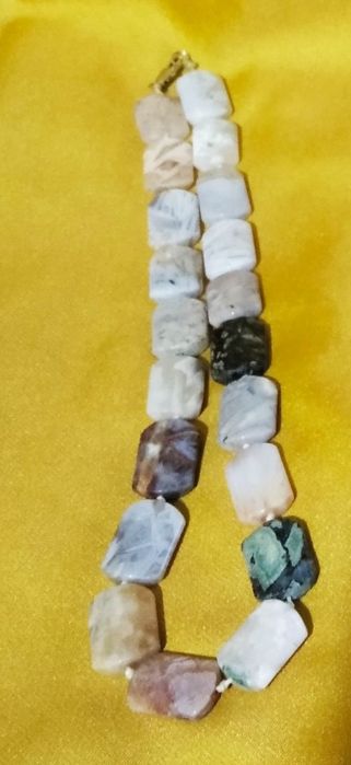 Продам красивые бусы из натуральных камней