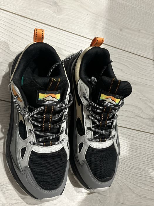 Кроссовки xtep.