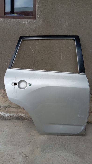 Tayota RAV 4 артқы есік оң жақ