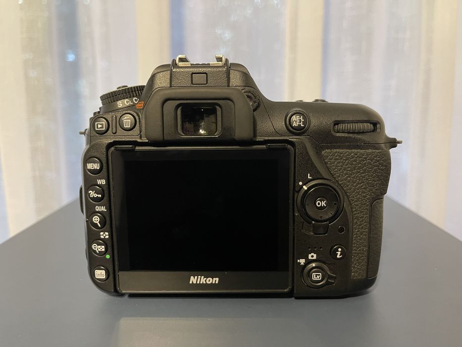 Nikon D7500 + Obiectiv 18-140mm VR - kit complet