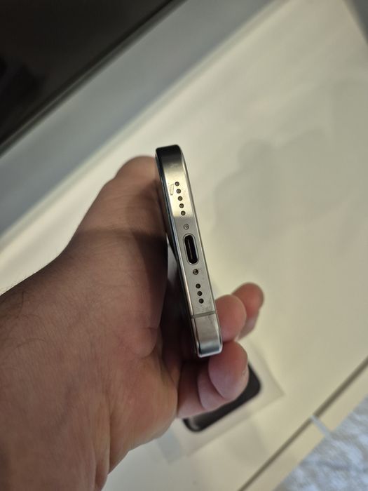 Apple Iphone 15 pro 512gb white titanium Отлично състояниеГаранция
