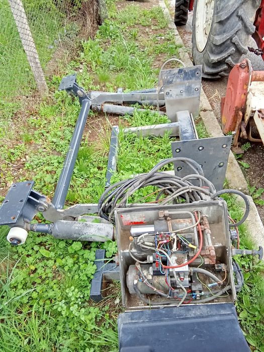 Устройство за повдигане на платформа за бус