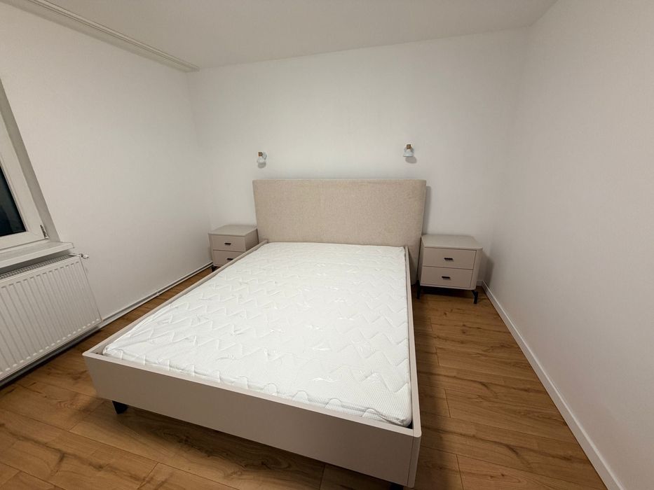 Apartament 3 camere complet renovat – de închiriat, complet mobilat