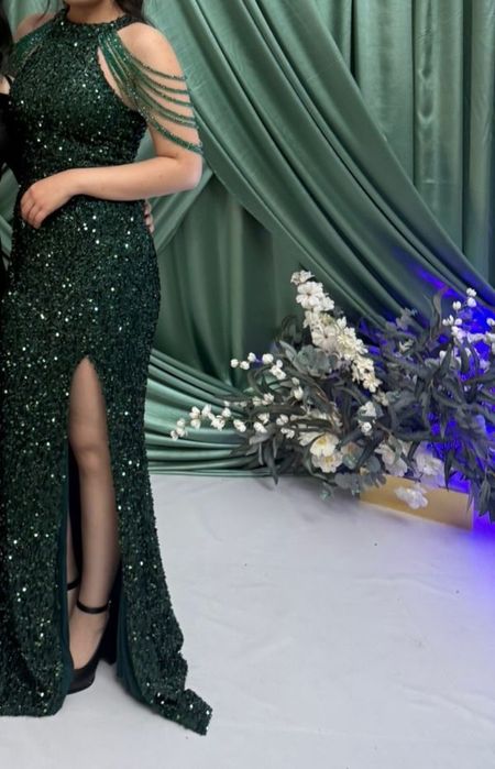 Продам красивое платье размер 44