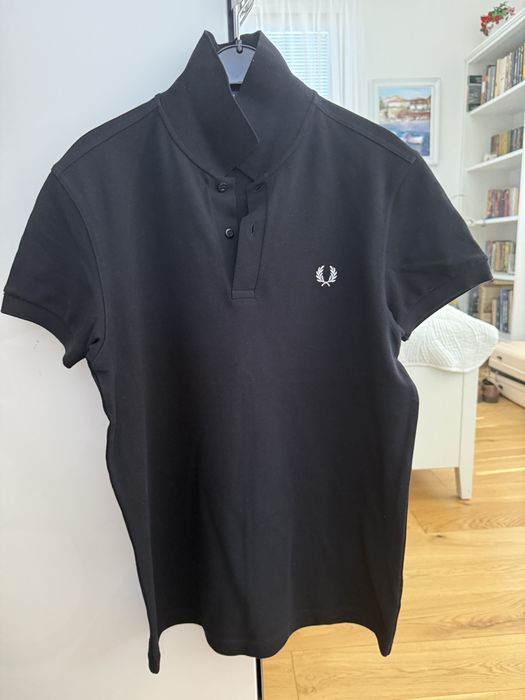 Продавам чисто нова тениска Fred Perry
