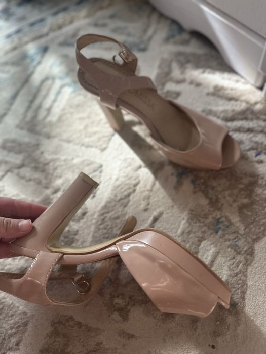 Продам туфли женские