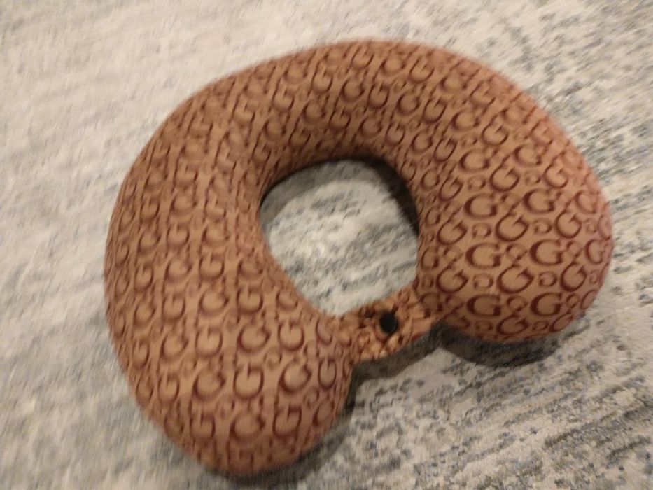 Оригинална възглавничка за пътуване Гучи