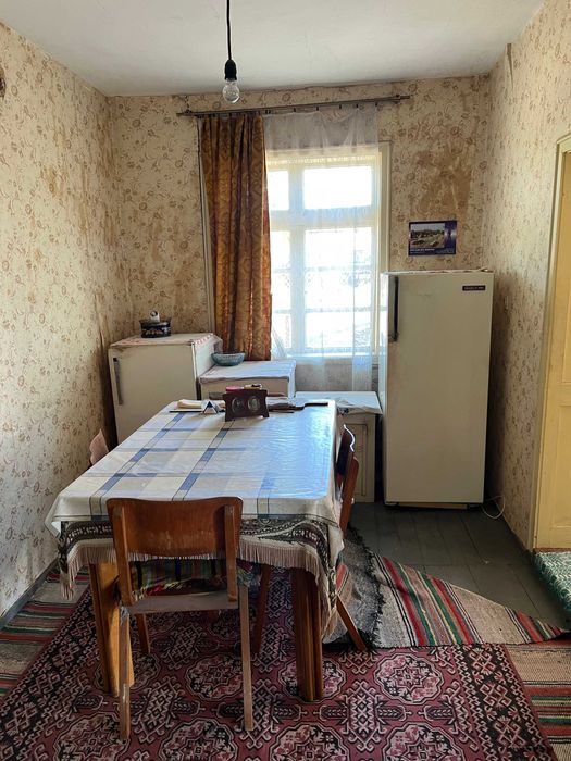 Продавам / Заменям къща с двор в село Бръшлен