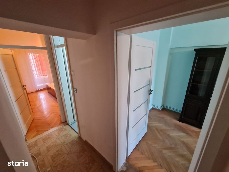 Inchiriez ap. 2 camere Decomandat Pe Bulevard Centrala,Clima.