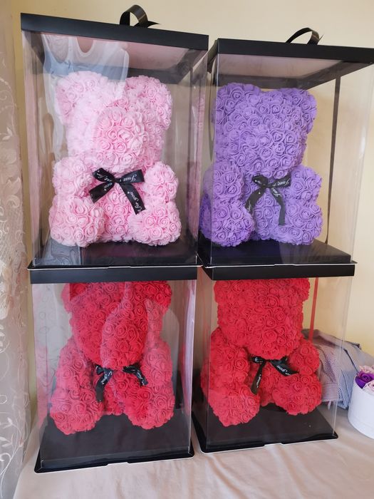 Ursuleți din trandafiri-cadouri pt persoanele dragi