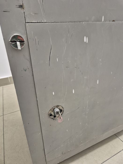 Продам сейф металлический