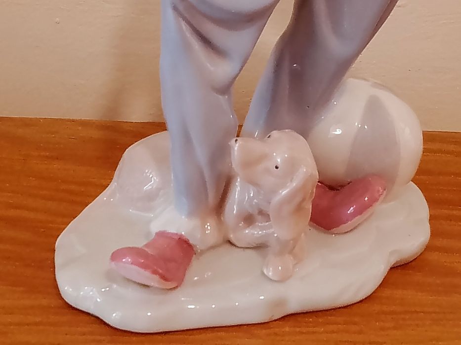 Два порцеланови клоуна