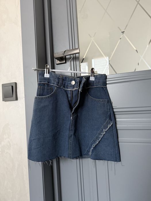 Джинсовая юбка и топы, разгрузка