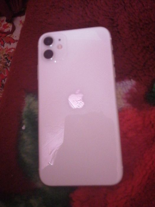 Продам 11  iPhone