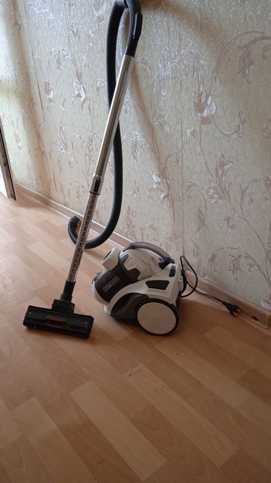 Продам пылесос почти новый