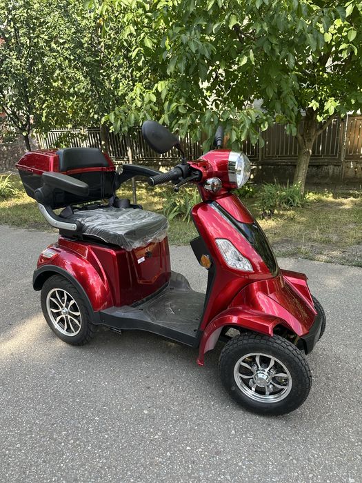 Vand scuter nou cu portbagaj