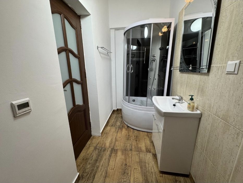 Închiriez apartament Cheltuieli incluse Curte Parcare