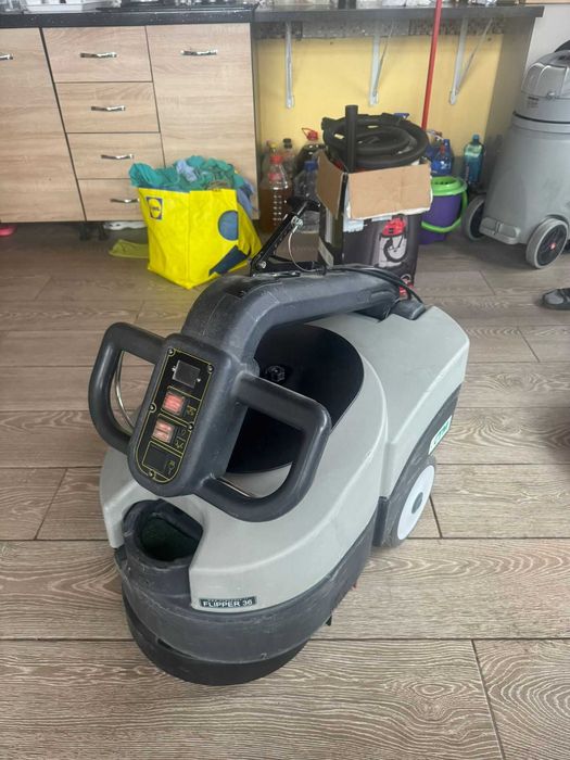 Inchiriez Masina de spalat pardoseli