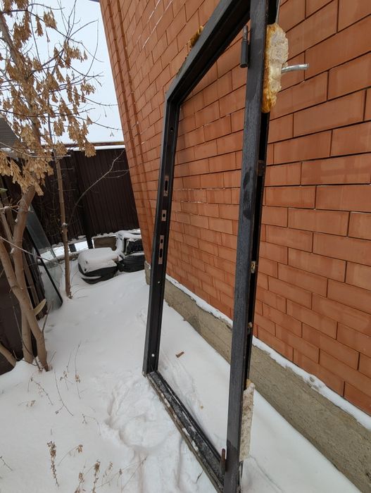 Продам входную дверь