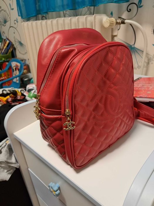 Дамска червена раница