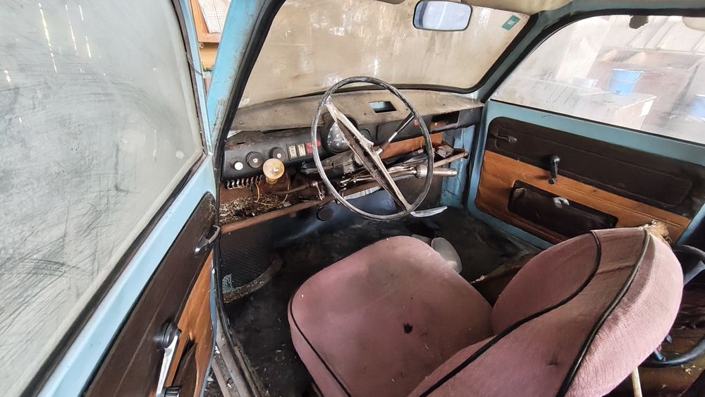 Trabant albastru