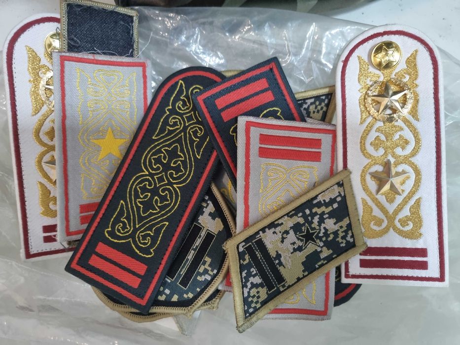 Парадные погоны, ремень аксельбант