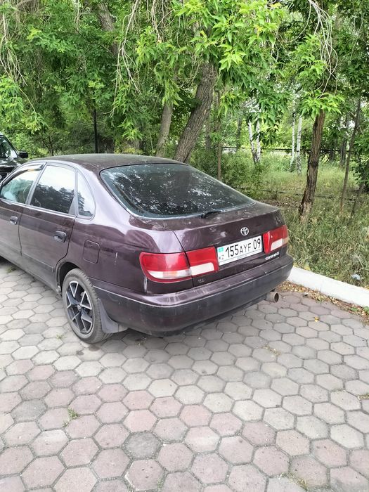 Тойота Карина е  2.0