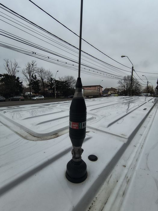 Vând statie avanti micro 4w-8w și antena avanti volo 1,60metri