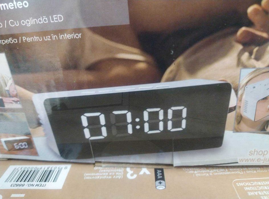 Часовник,метеорологична станция с led  огледало час, дата,темп,влажно