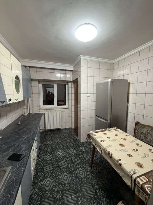 Inchiriez apartament cu 3 camere stadionul faru