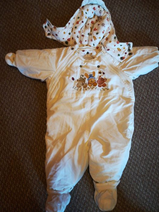 Overall unisex,alb,mar.68,potrivit pt 4-6 luni