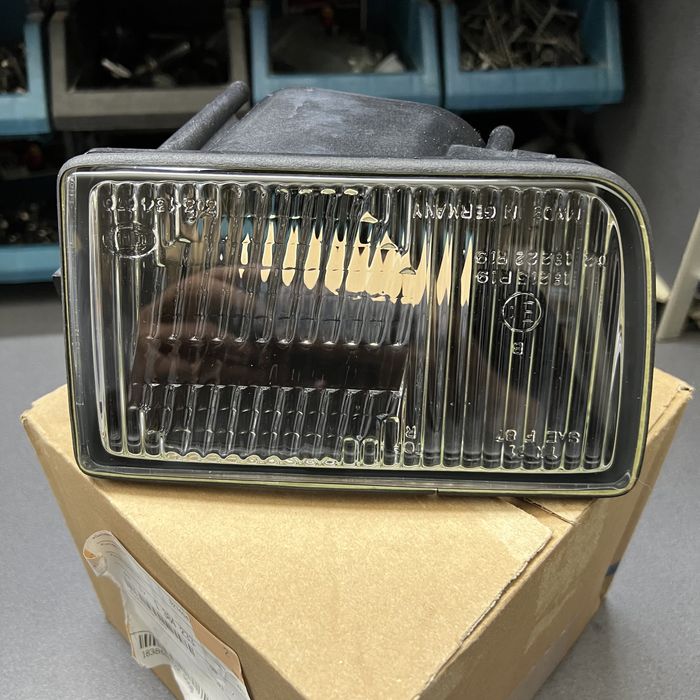 Новое ориг стекло туманки bmw e34 бмв е34