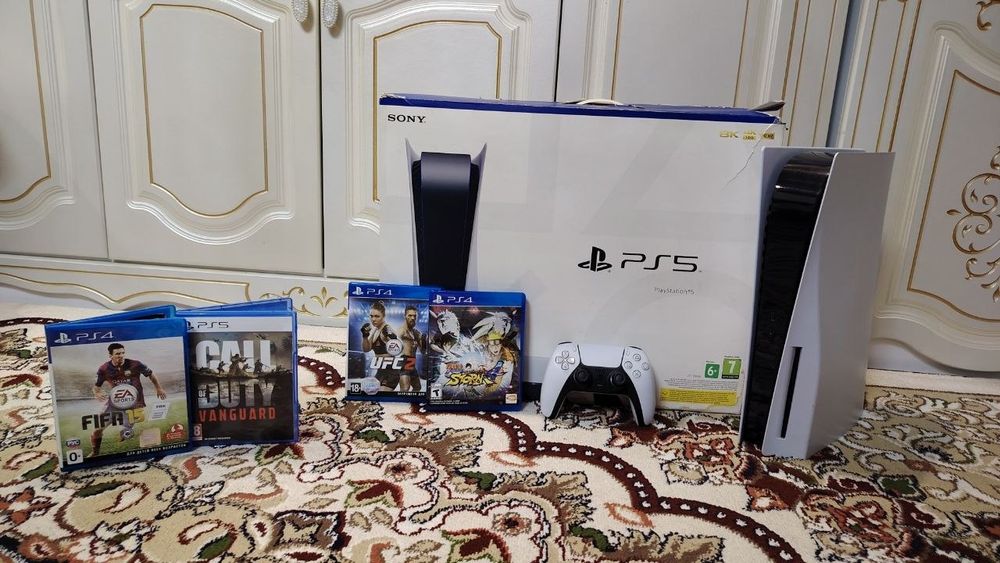 Playstation 5 в дисковод идеально состояние 4 диска бонус