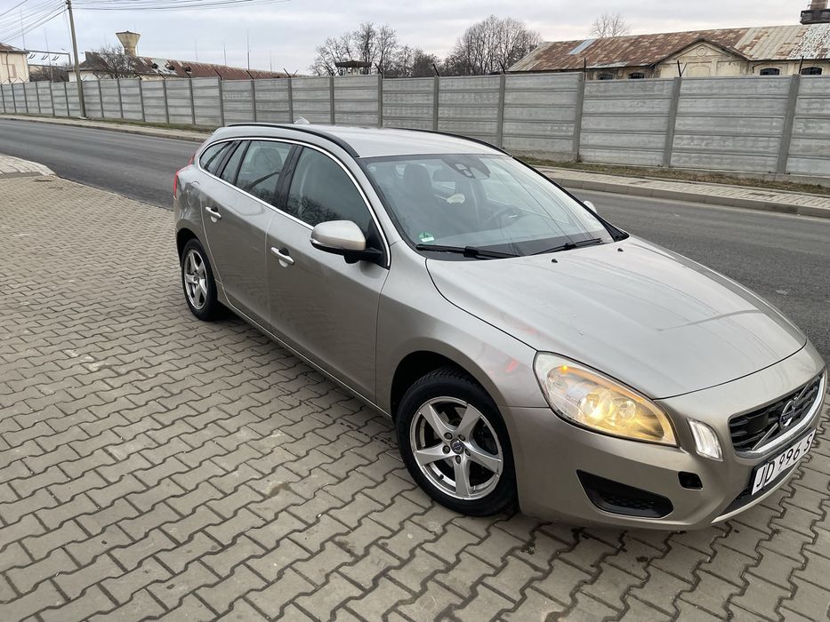 Volvo v60 1.6 diesel distronic/ bliss