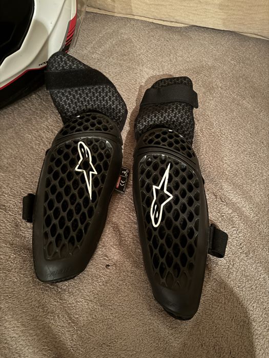 Vand echipament moto