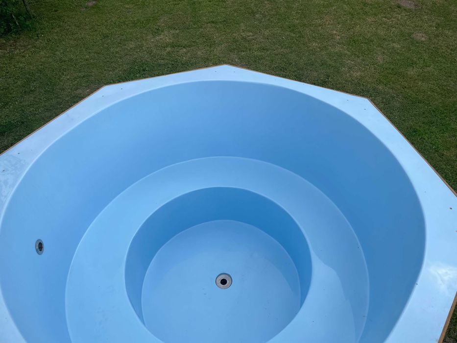 Vand ciubar nou din lemn si fibra+soba de inox pentru 10 persoane.