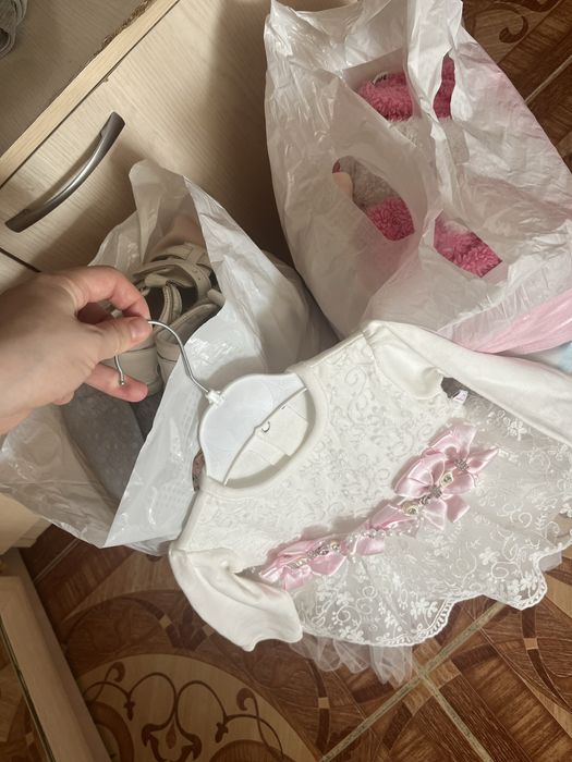 2 пакета детских вещей на девочки с рождения до 3 месяцев