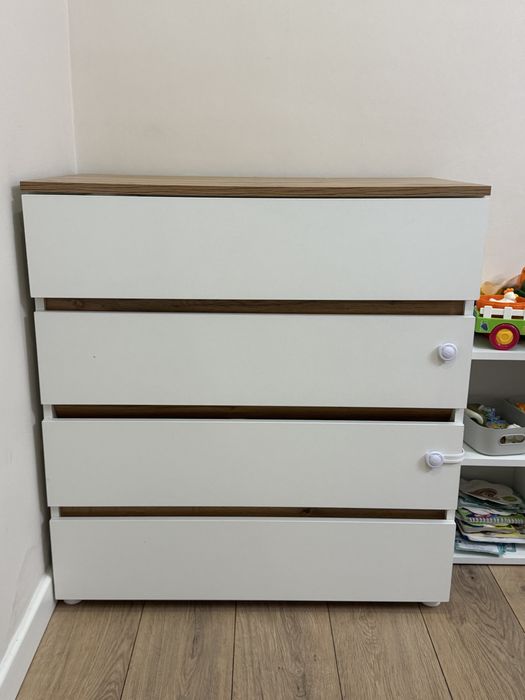 Комод использовали как детский